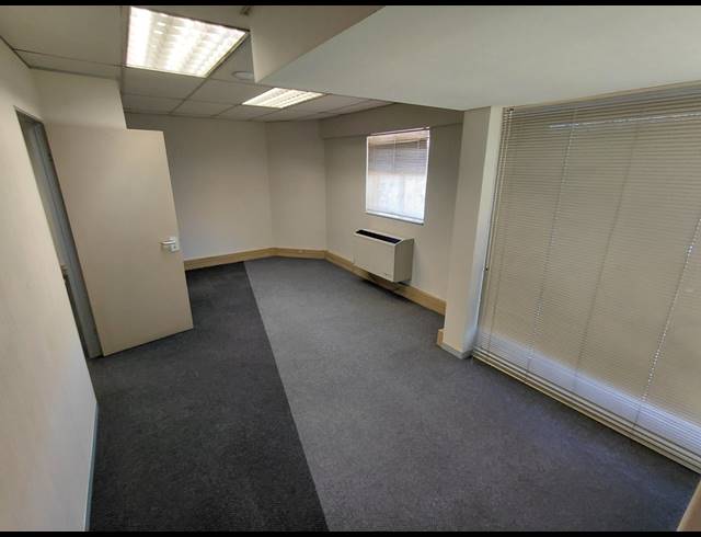 104M² OFFICE TO LET IN FOURWAYS